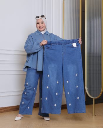 Dezy Embroidered Wideleg Jeans